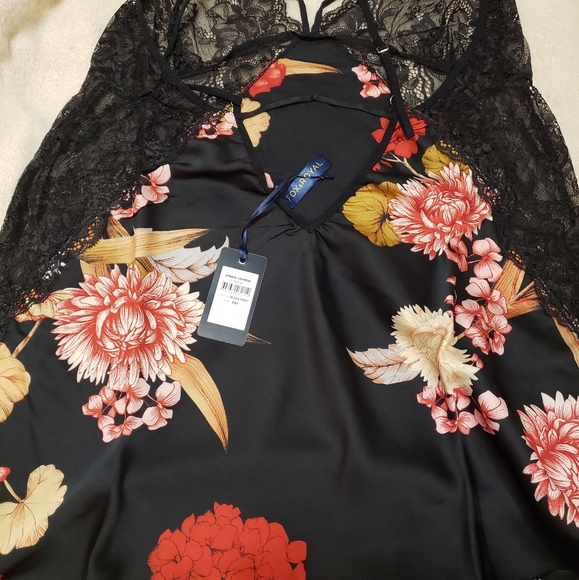 Floral and lace satin chemise - Picture 7 of 12